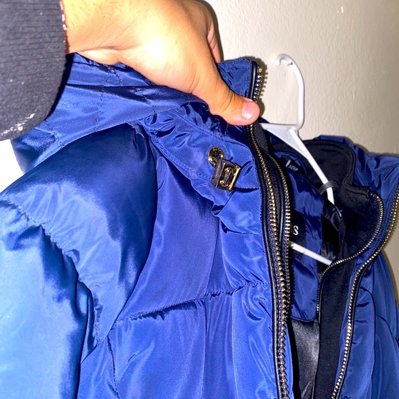 Guess Woman’s Puffer Coat - Picture 5 of 7